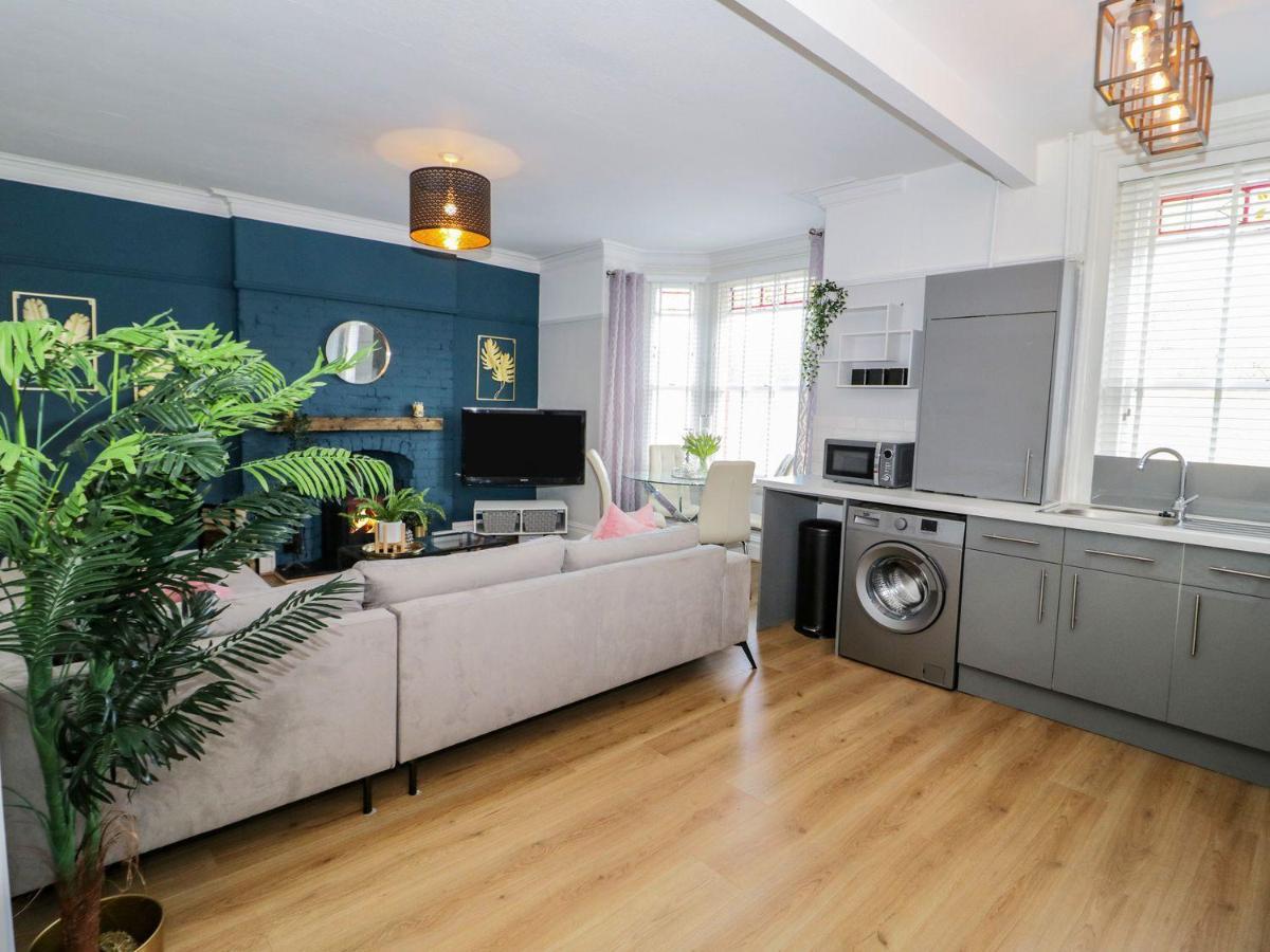 Cadnant Park Maisonette Конуи Екстериор снимка